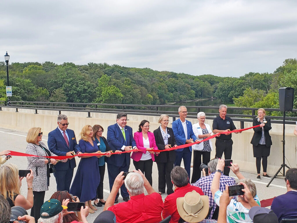 Governor Pritzker cuts ribbon at Longmeadow Parkway cermony